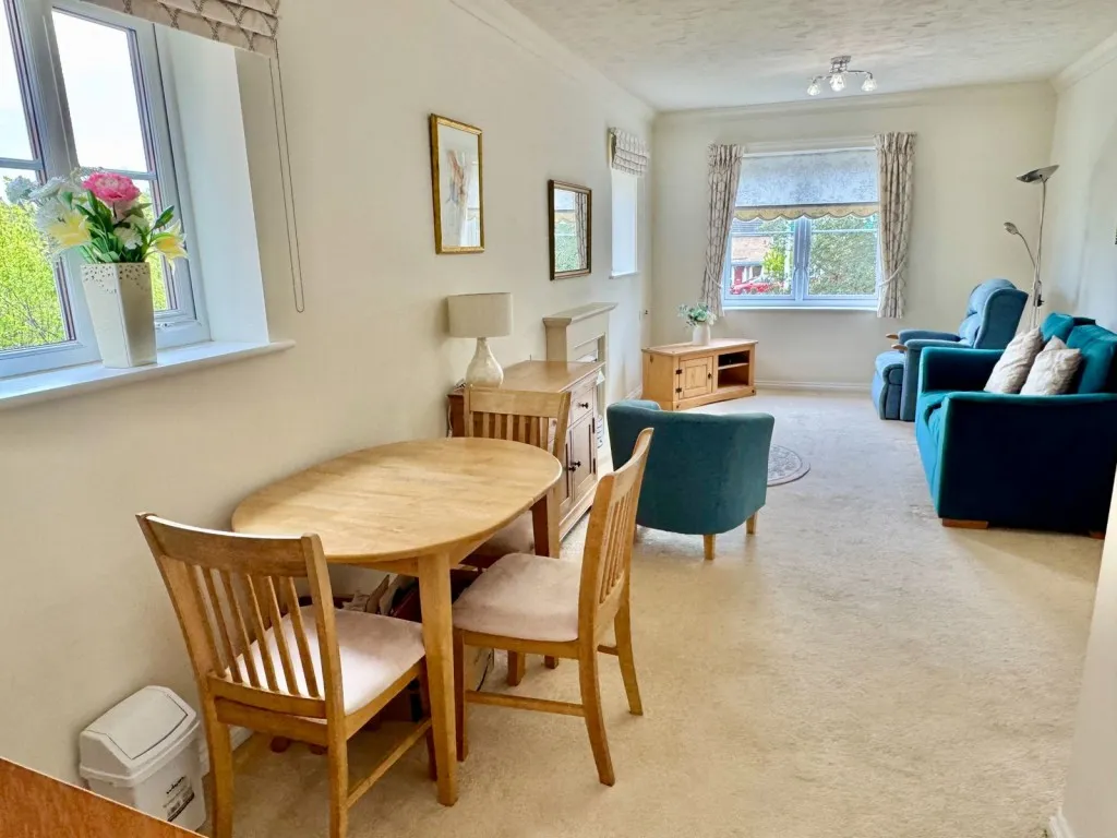 York Road, LS22, photo 6