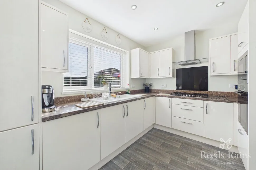 Hall Park Avenue, Crofton, West Yorkshire, WF4, photo 2
