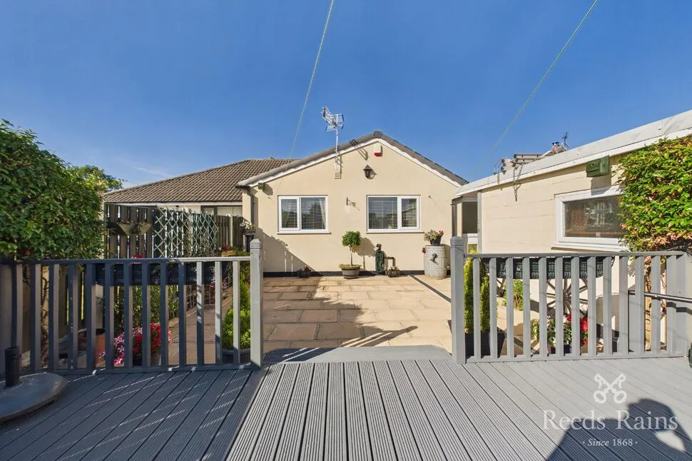 2 bed house for sale — Hall Park Avenue, Crofton, West Yorkshire, WF4