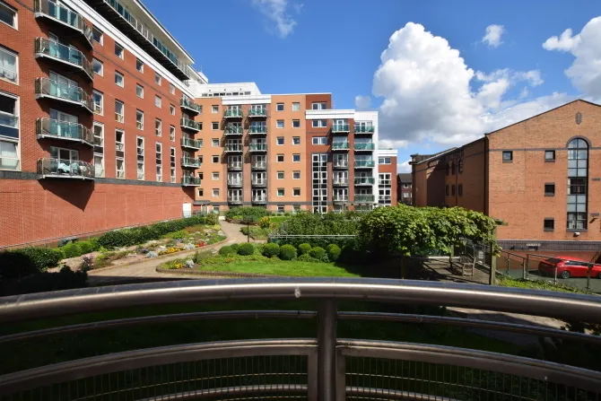 Royal Plaza, 1 Eldon Street, Sheffield, S1 4GB, photo 11