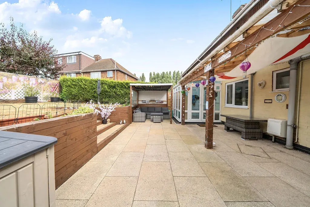 Pinewood Drive, Bletchley, Milton Keynes, Buckinghamshire, MK2 2HT, photo 16