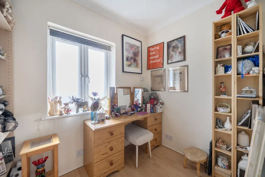 Pinewood Drive, Bletchley, Milton Keynes, Buckinghamshire, MK2 2HT, photo 11