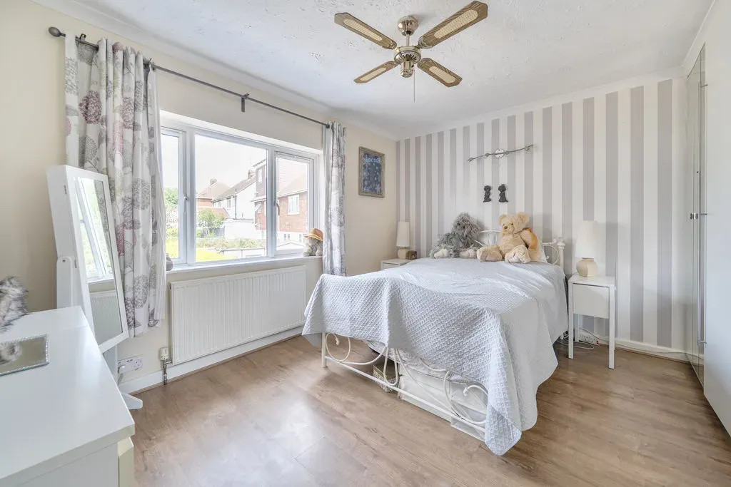 Pinewood Drive, Bletchley, Milton Keynes, Buckinghamshire, MK2 2HT, photo 10