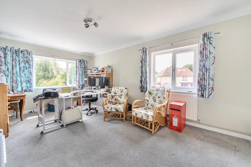 Pinewood Drive, Bletchley, Milton Keynes, Buckinghamshire, MK2 2HT, photo 7