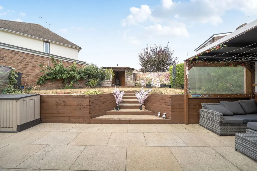 Pinewood Drive, Bletchley, Milton Keynes, Buckinghamshire, MK2 2HT, photo 14