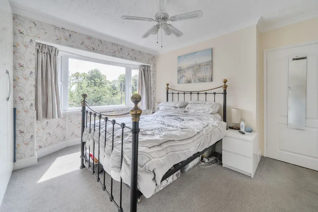 Pinewood Drive, Bletchley, Milton Keynes, Buckinghamshire, MK2 2HT, photo 9