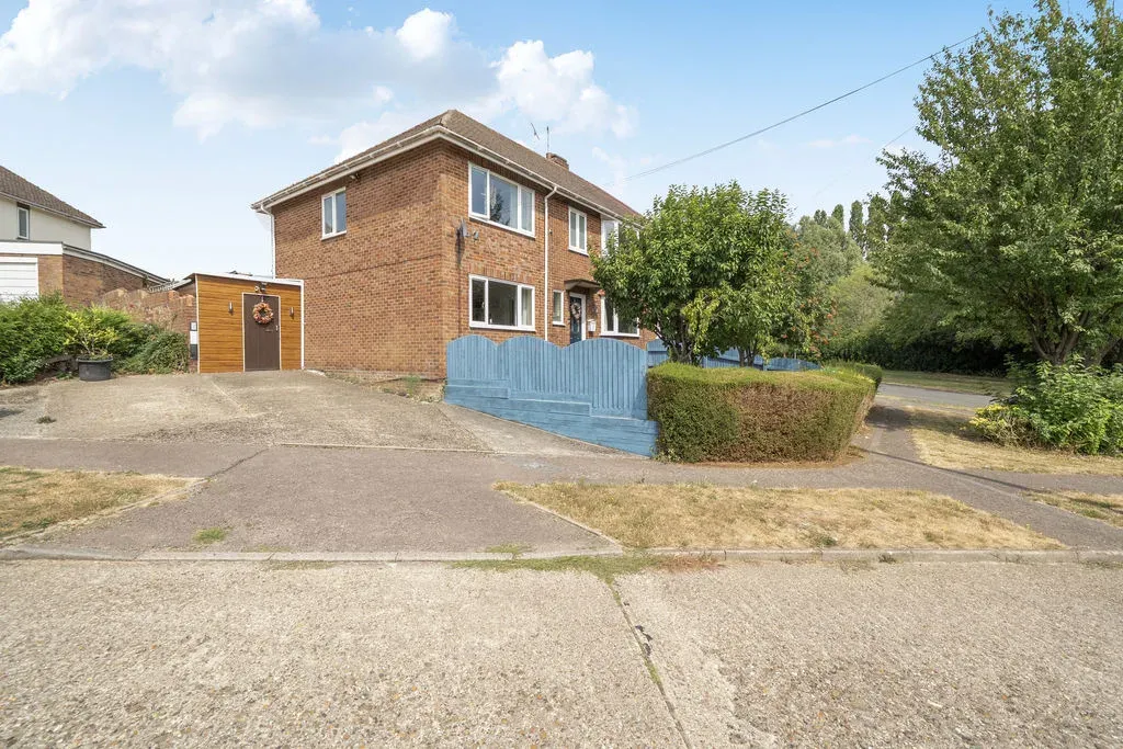 4 bed house for sale — Pinewood Drive, Bletchley, Milton Keynes, Buckinghamshire, MK2 2HT
