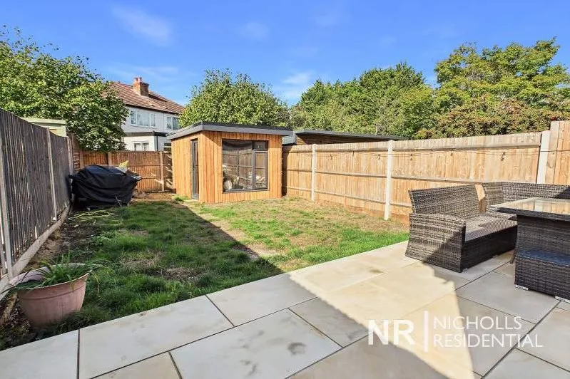 Belfield Road, West Ewell, KT19, photo 2