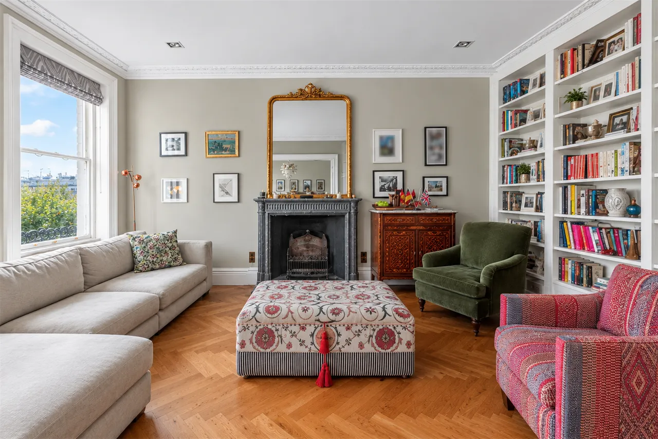 5 bed flat to rent, Redcliffe Square, London, SW10