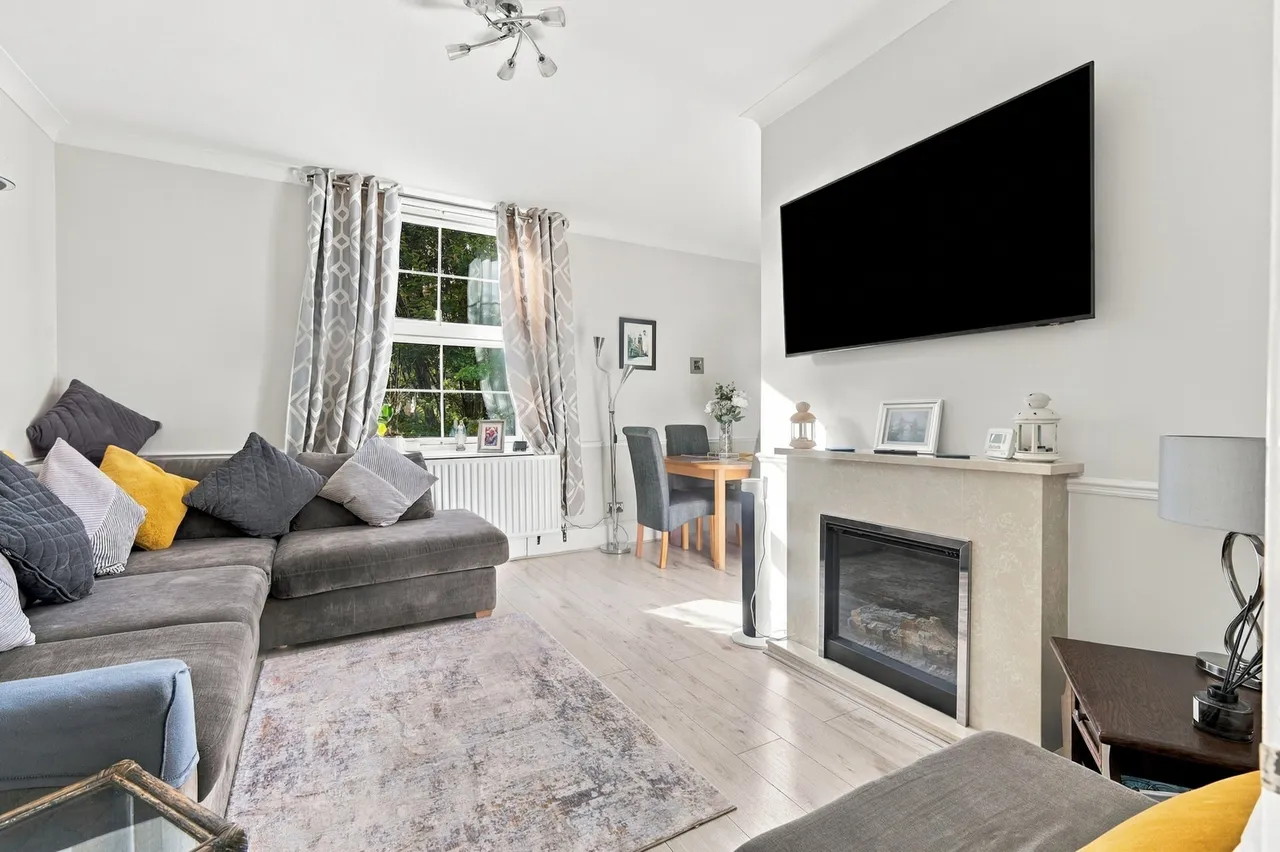 2 bed flat for sale, Matilda House, London, E1W