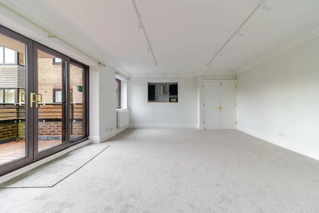 Lynn Court, Caterham, photo 7