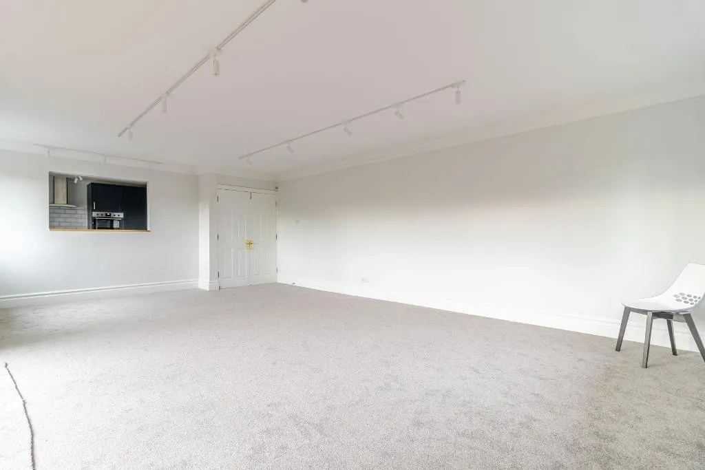 Lynn Court, Caterham, photo 16