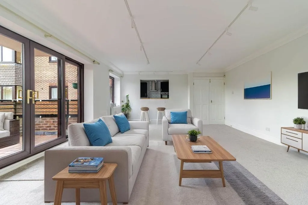 Lynn Court, Caterham, photo 6