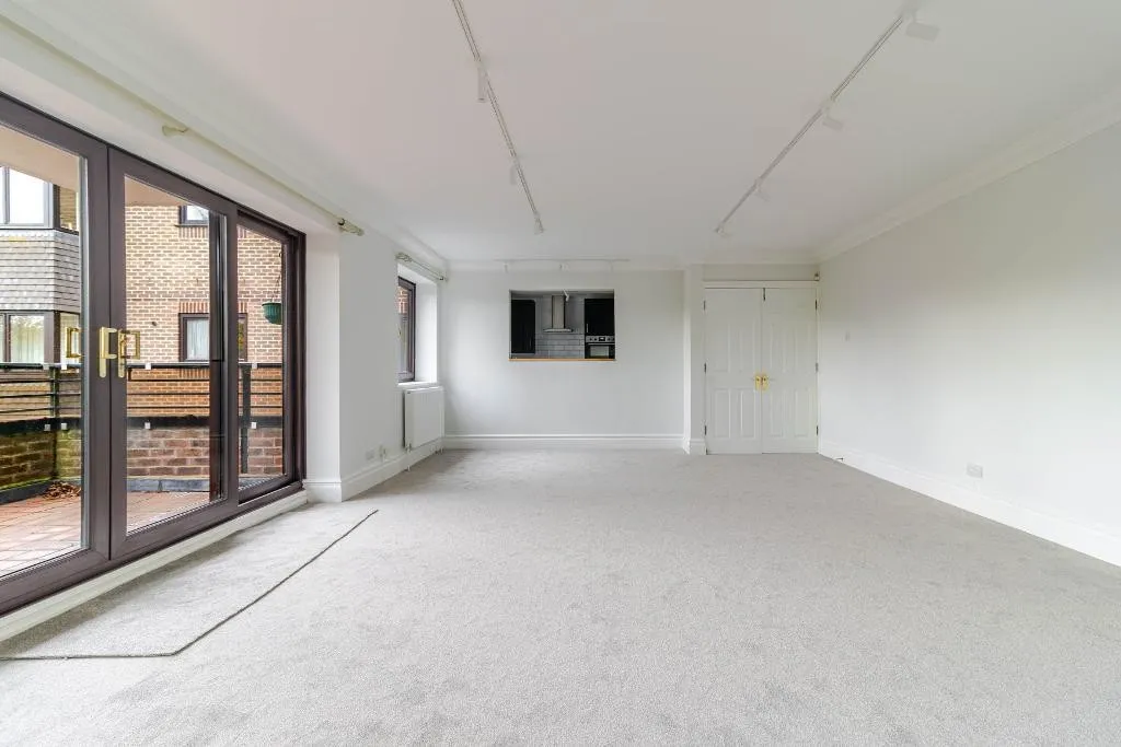 Lynn Court, Caterham, photo 15