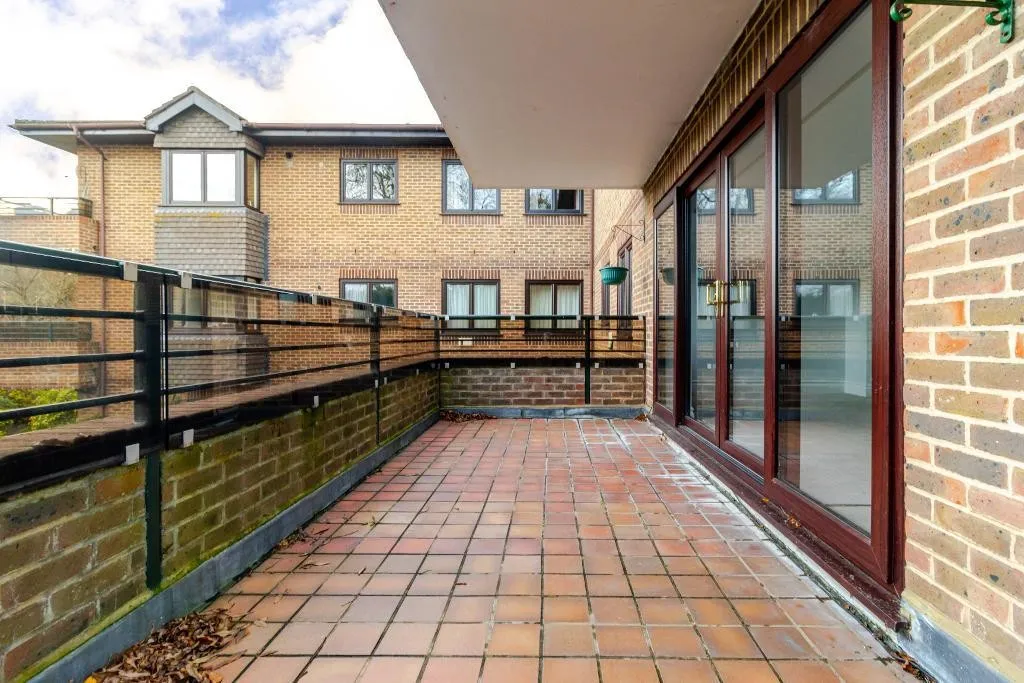 Lynn Court, Caterham, photo 3