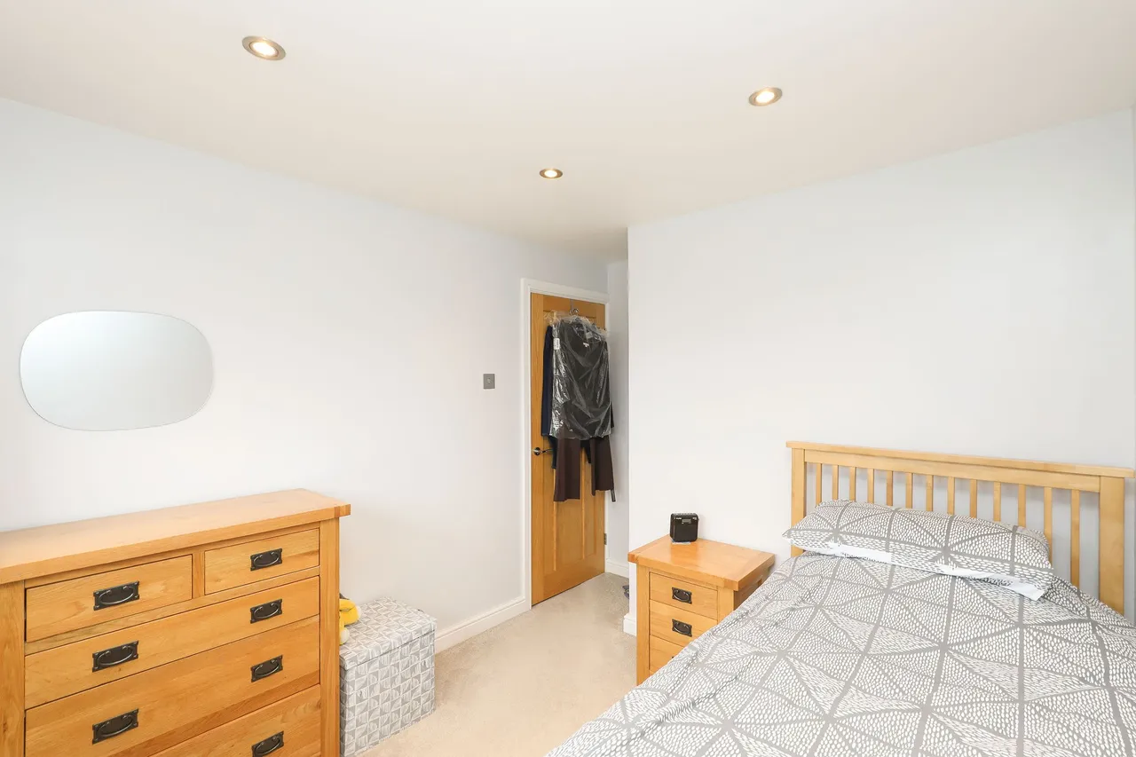 Redfern Grove, Waterthorpe, S20, photo 13