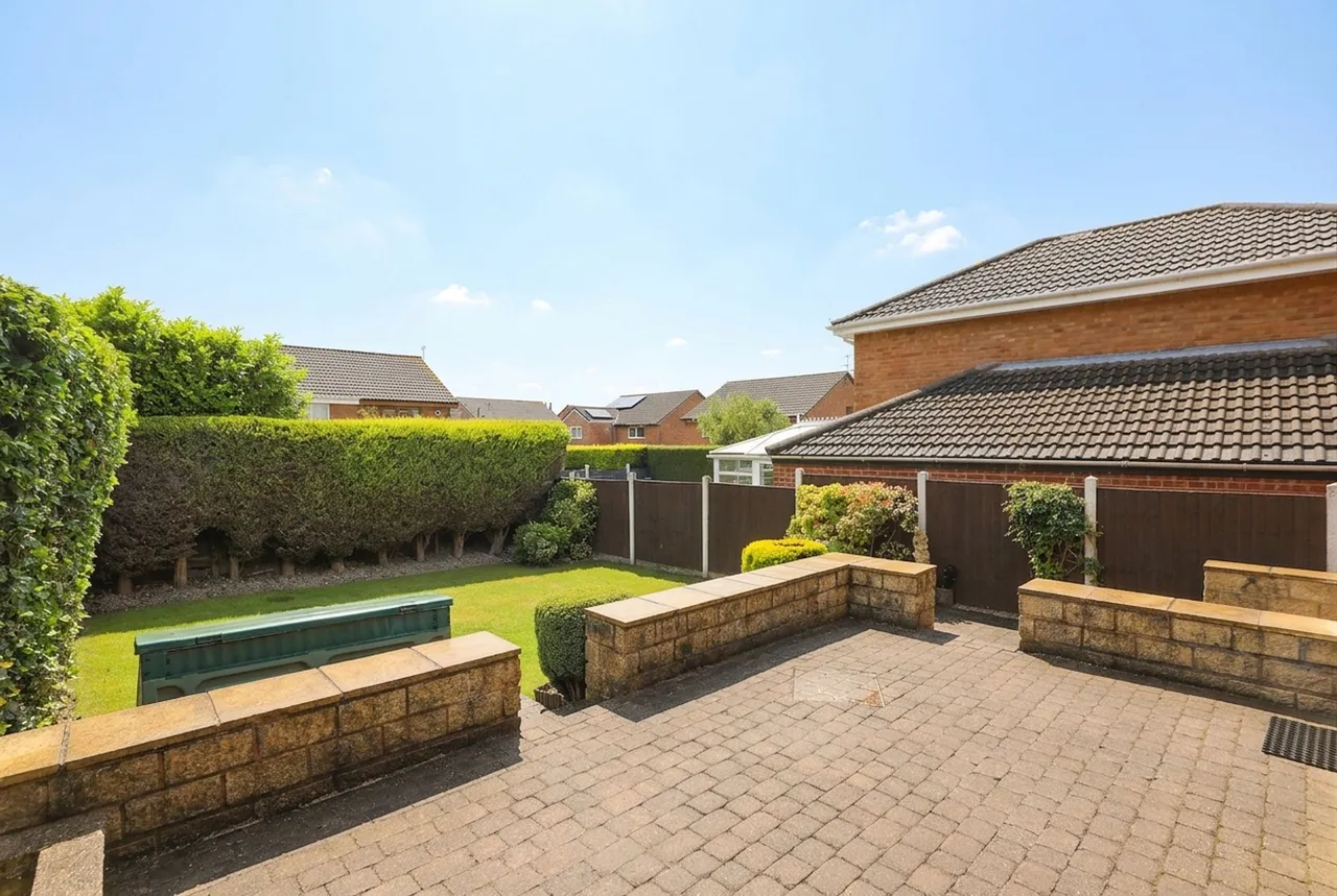 Redfern Grove, Waterthorpe, S20, photo 17
