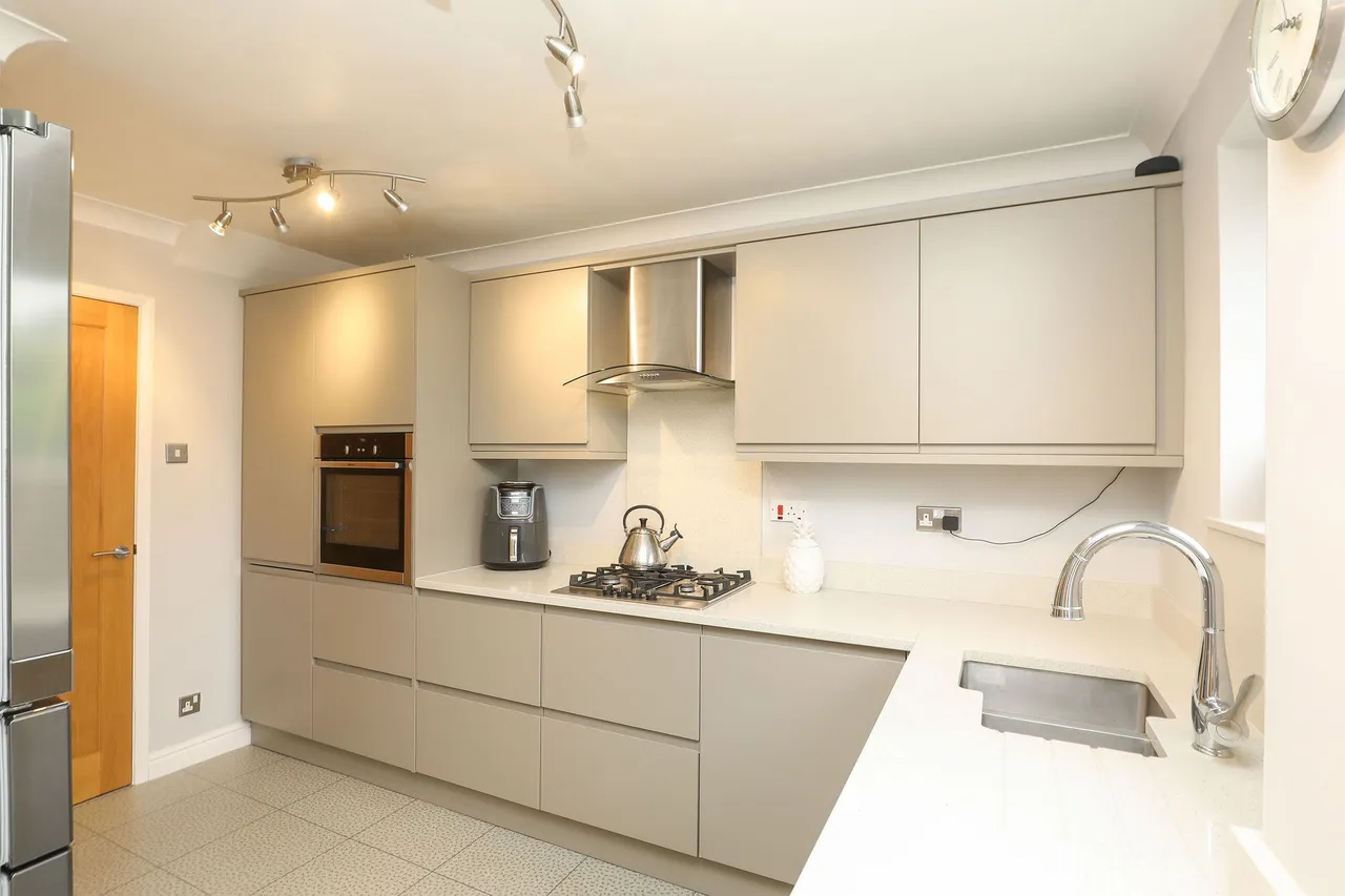 Redfern Grove, Waterthorpe, S20, photo 4