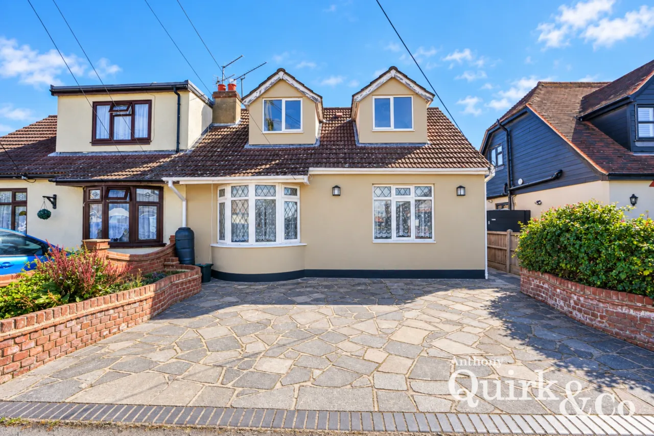 3 bed property for sale, The Driveway, Canvey Island, SS8