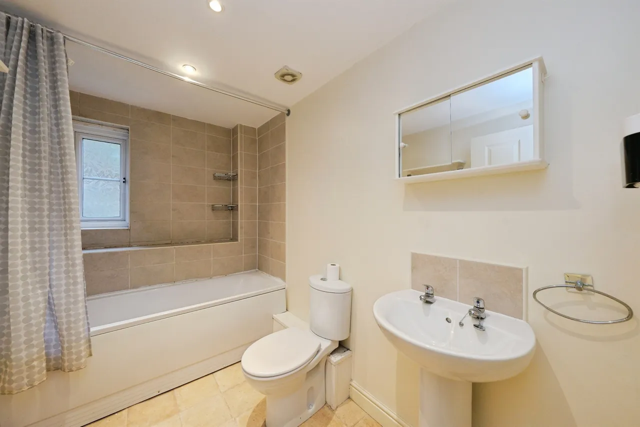 East Street, Doe Lea, S44, photo 10