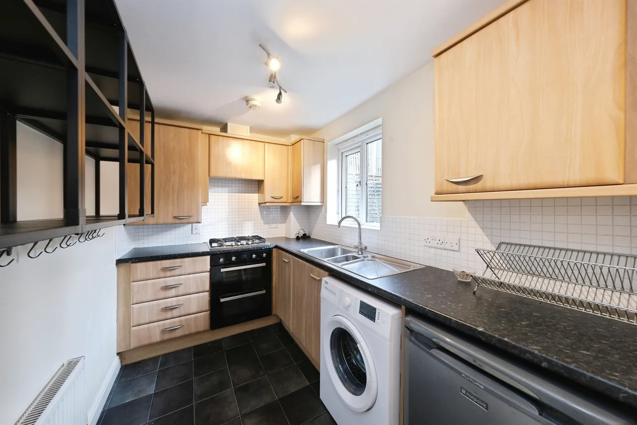 East Street, Doe Lea, S44, photo 6