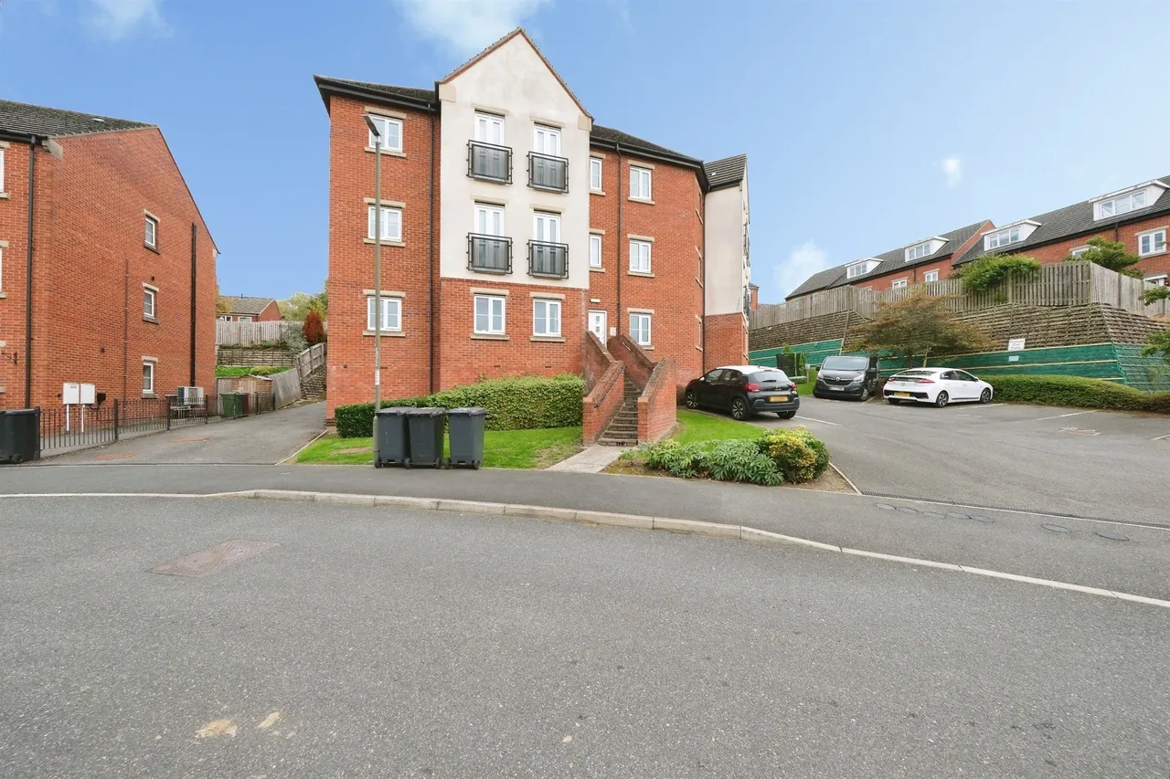 2 bed flat for sale, East Street, Doe Lea, S44