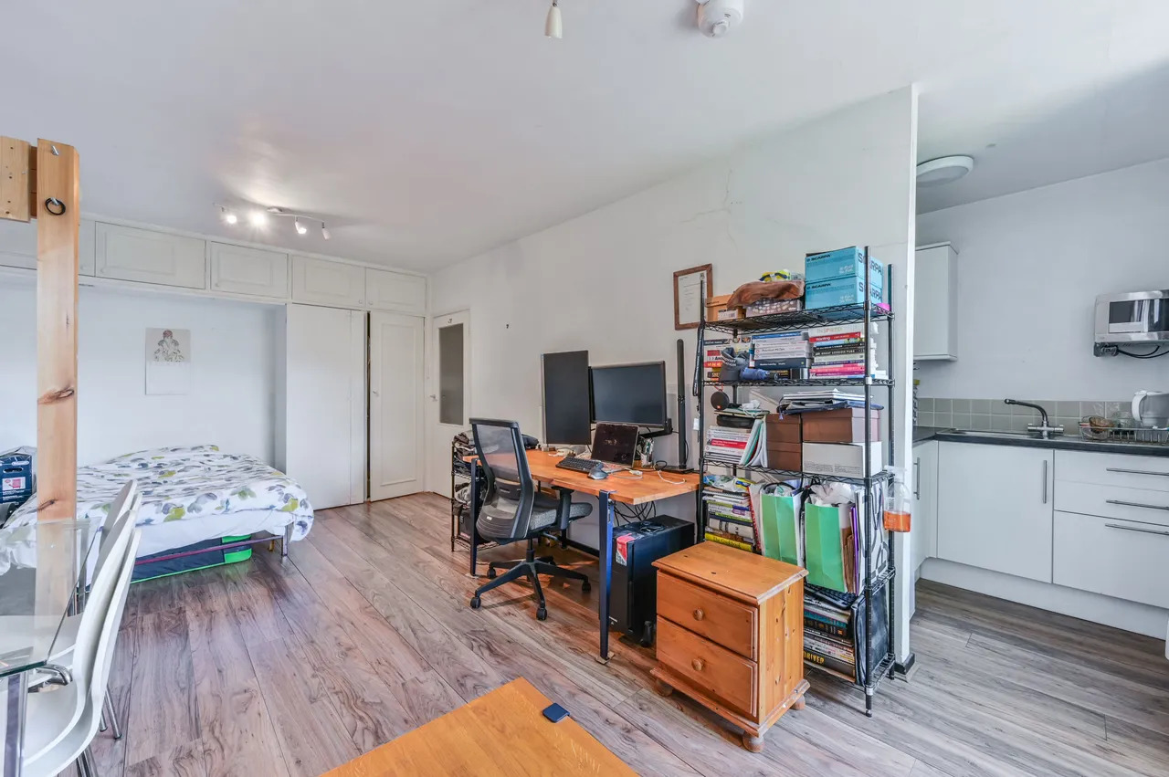 10 Carrick Court, Kennington Park Road, London, photo 2