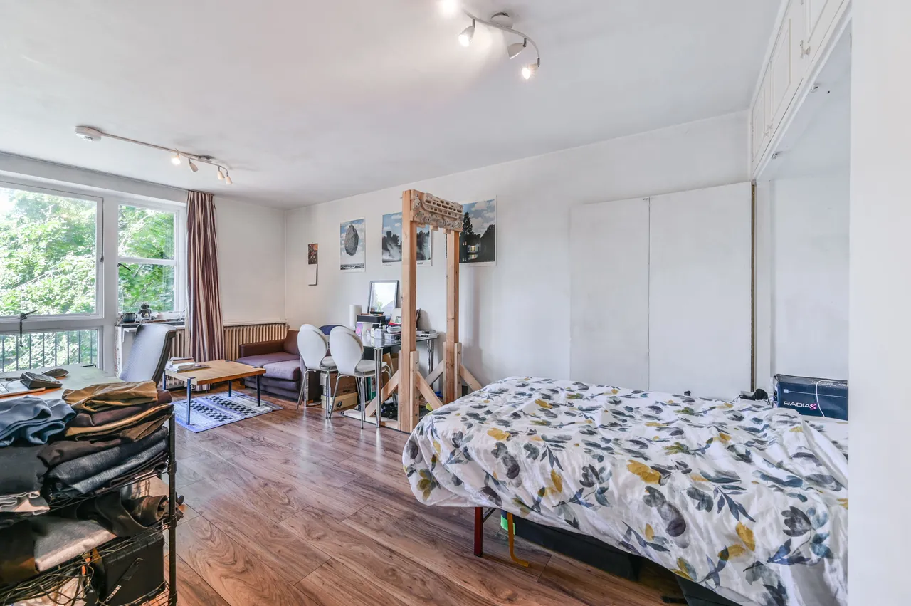 flat to rent — 10 Carrick Court, Kennington Park Road, London