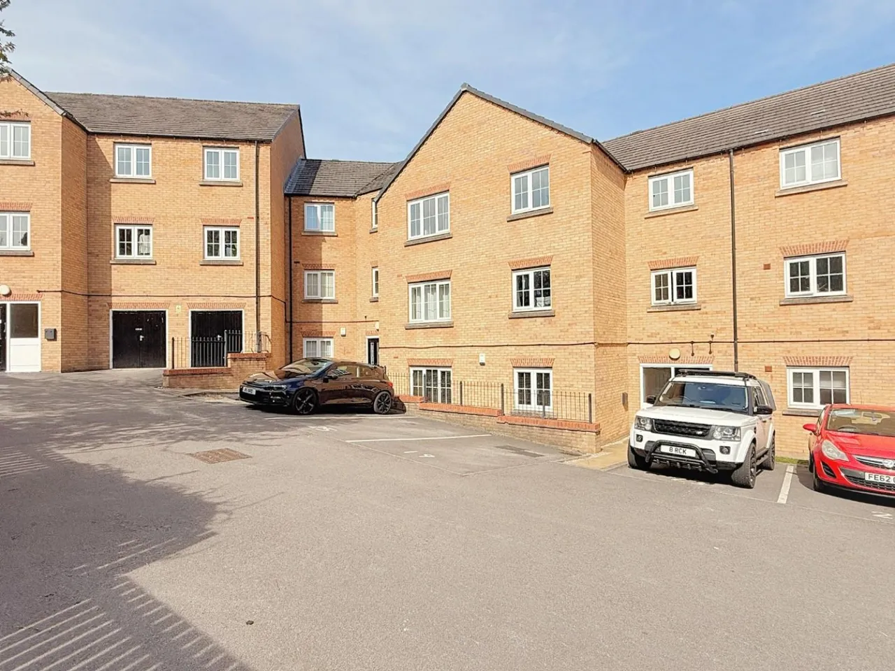 2 bed flat for sale — Broadlands Gardens, Pudsey, LS28 9GD