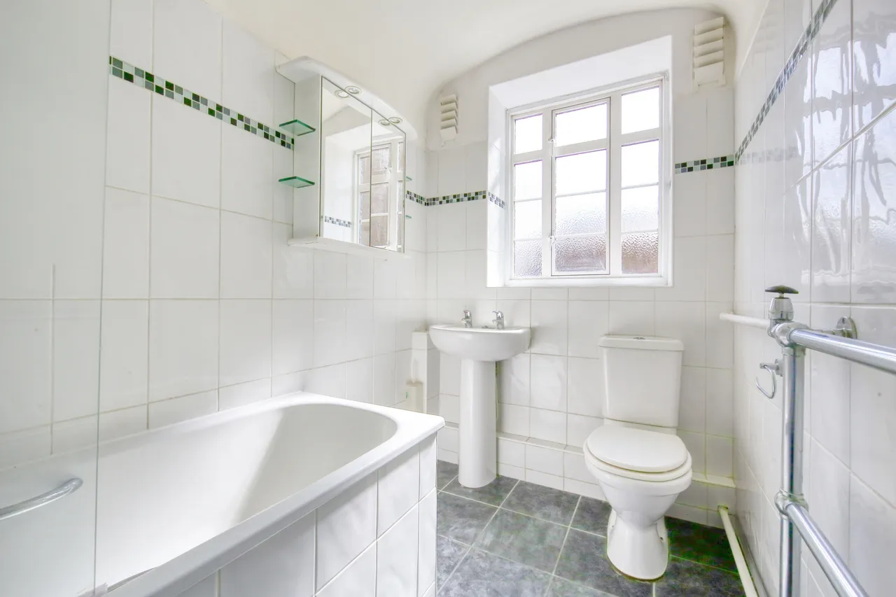Park Road, Hampton Wick, KT1 4BA, photo 8