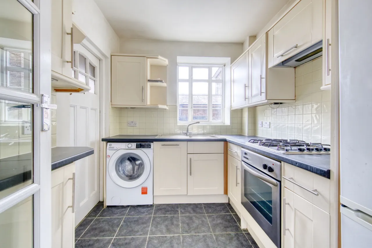 Park Road, Hampton Wick, KT1 4BA, photo 5