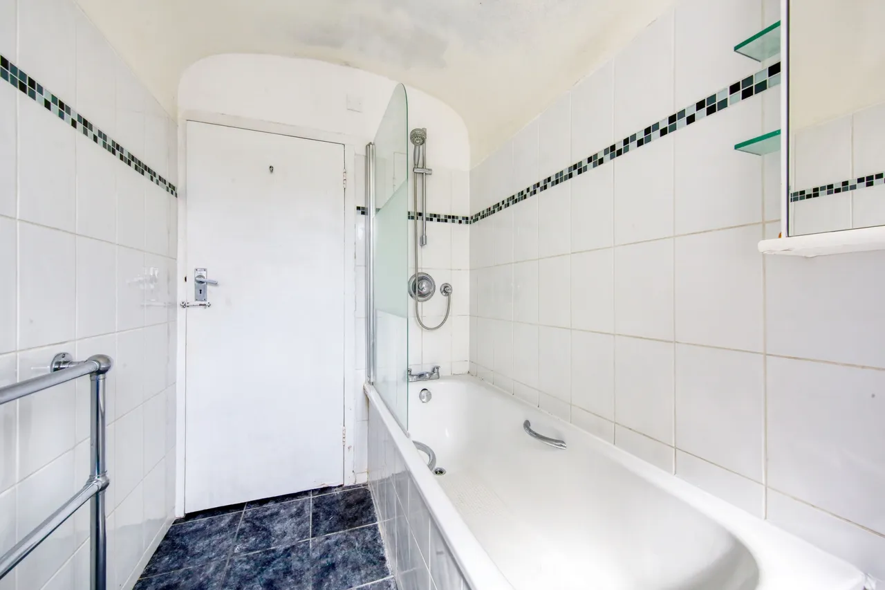 Park Road, Hampton Wick, KT1 4BA, photo 9