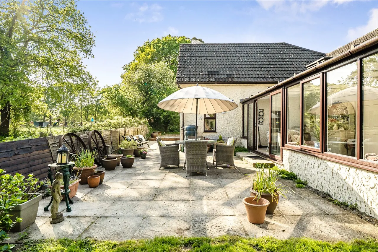 Ringwood Road, Three Legged Cross, Wimborne, Dorset, BH21 6QY, photo 14