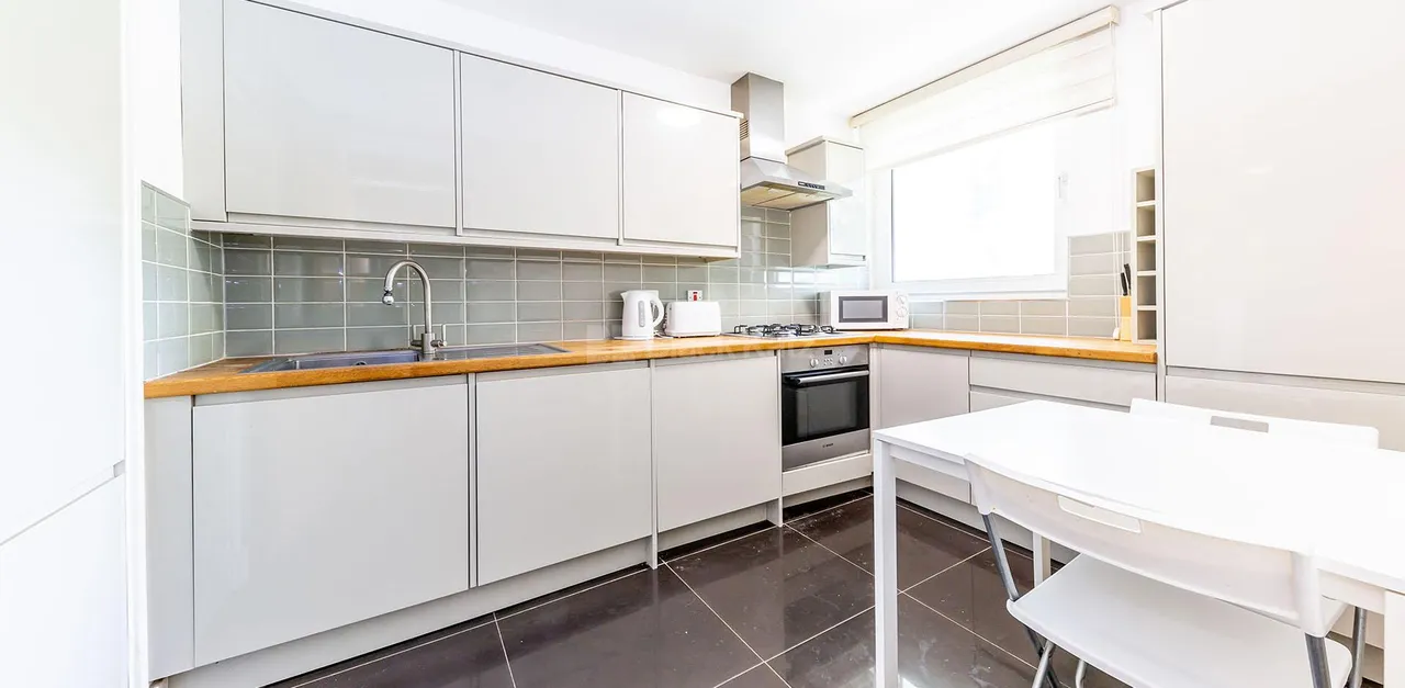 3 bed flat to rent, Stanhope Street, NW1