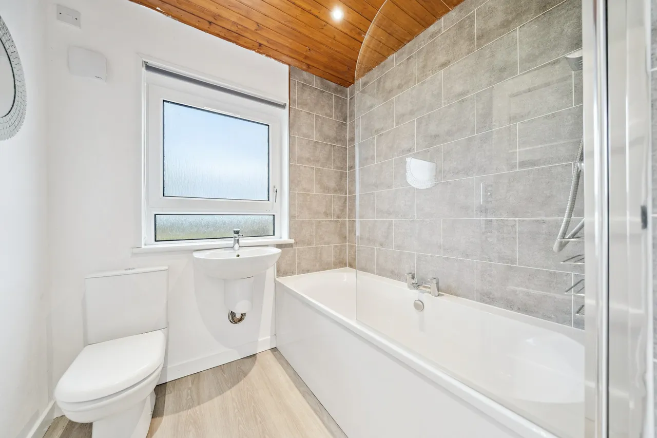 Stuart Road, Carmunnock, G76, photo 14