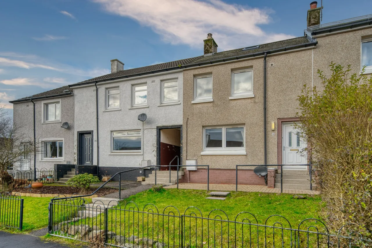 2 bed house to rent, Stuart Road, Carmunnock, G76