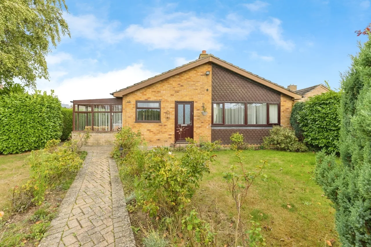 3 bed house for sale — St. Leonards Close, Wymondham, Norfolk, NR18