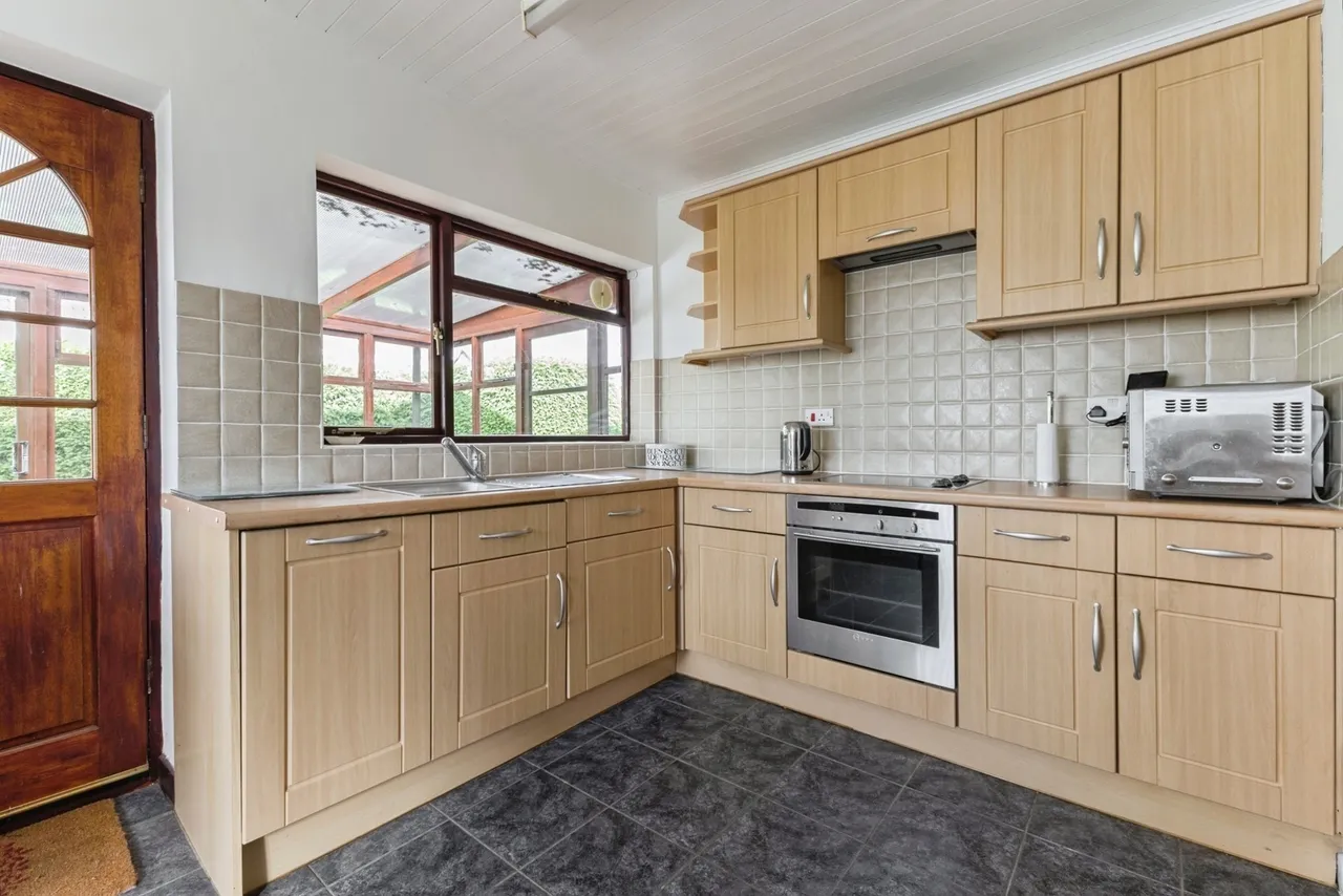 St. Leonards Close, Wymondham, Norfolk, NR18, photo 2