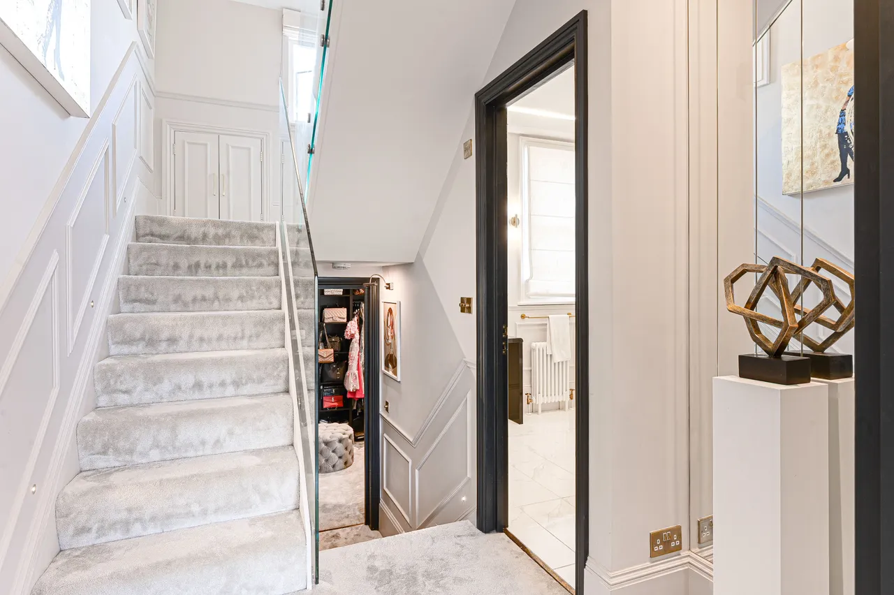 Flat E, 25-26 Tadema Road, London, photo 9