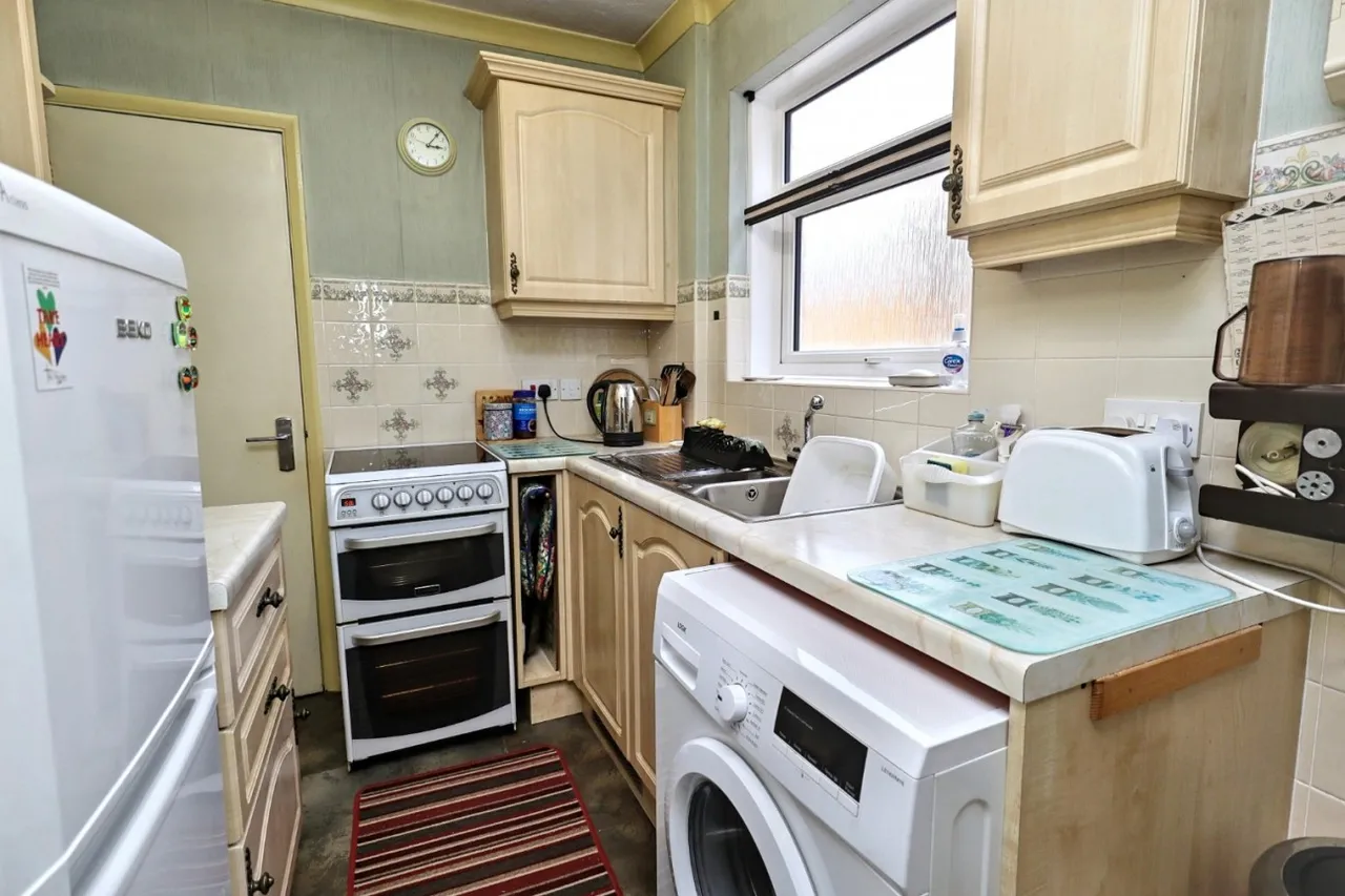 Oakdene Crescent, Weddington, CV10, photo 6