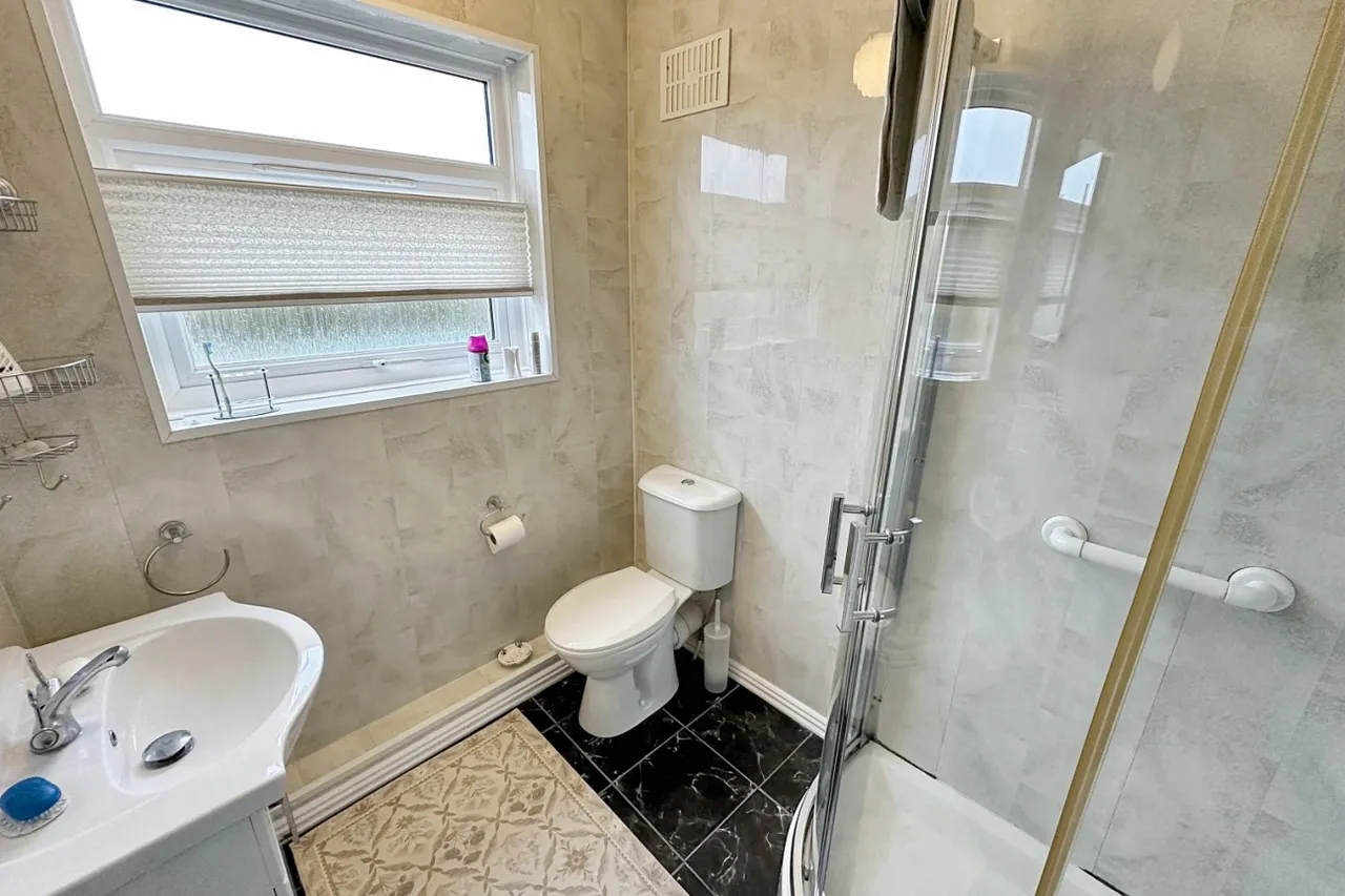 Oakdene Crescent, Weddington, CV10, photo 11