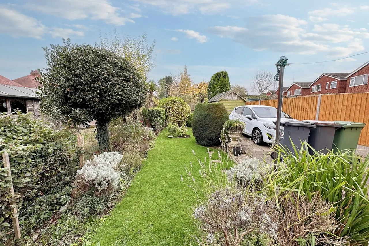 Oakdene Crescent, Weddington, CV10, photo 12
