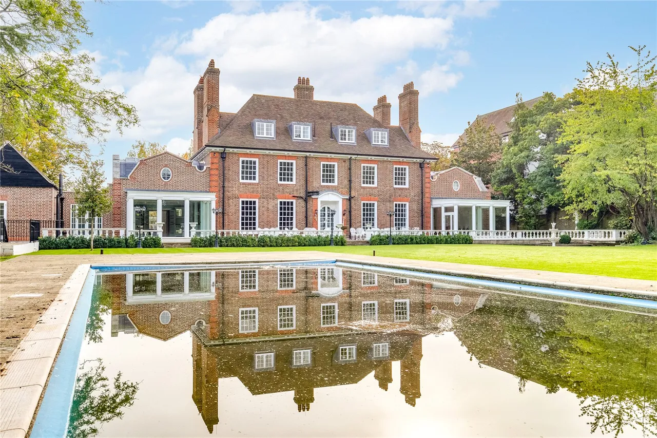 The Bishops Avenue, London, N2 0BA, photo 3