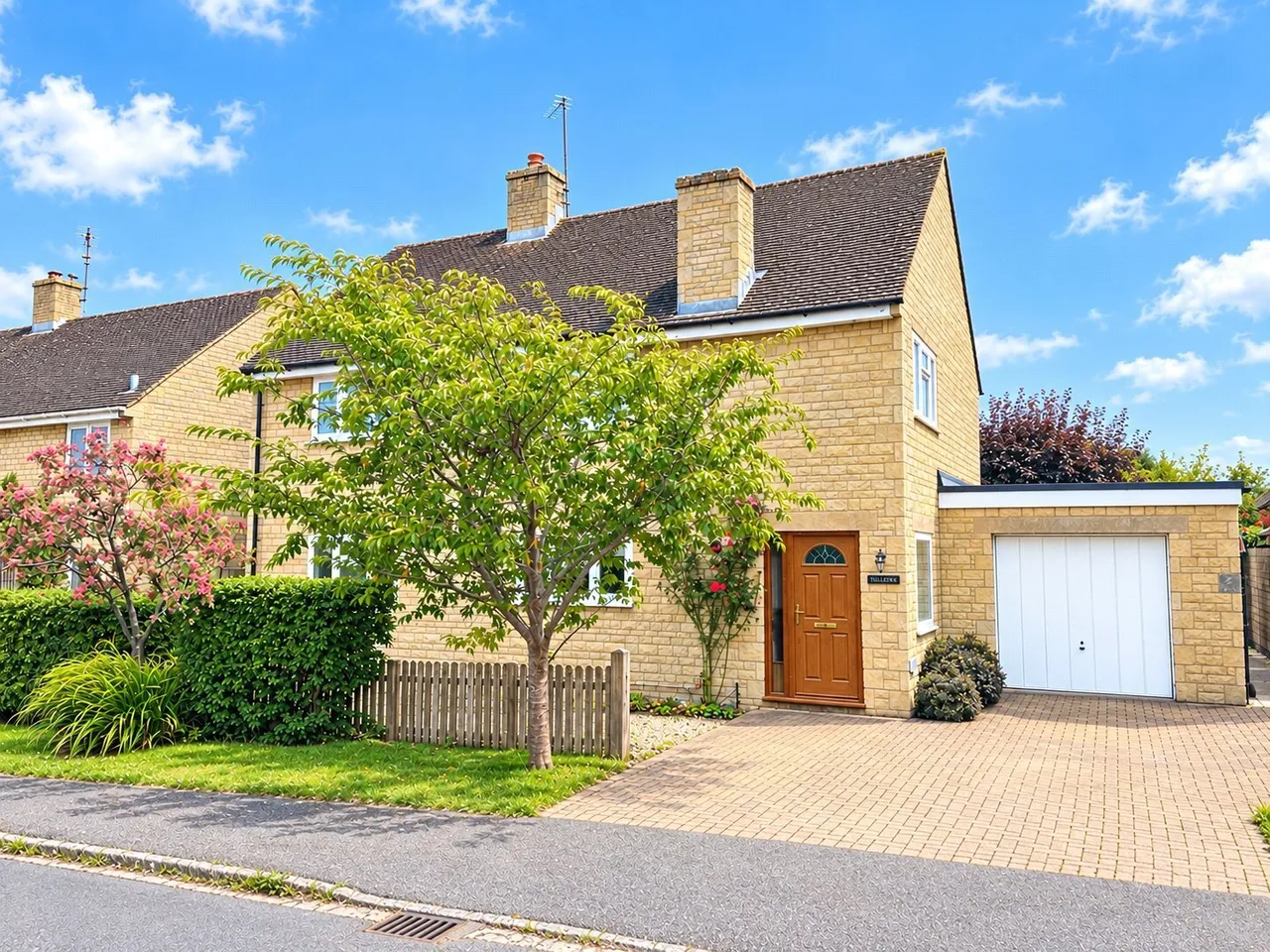 4 bed property for sale, Meadow Lane, Shipton-under-Wychwood, OX7