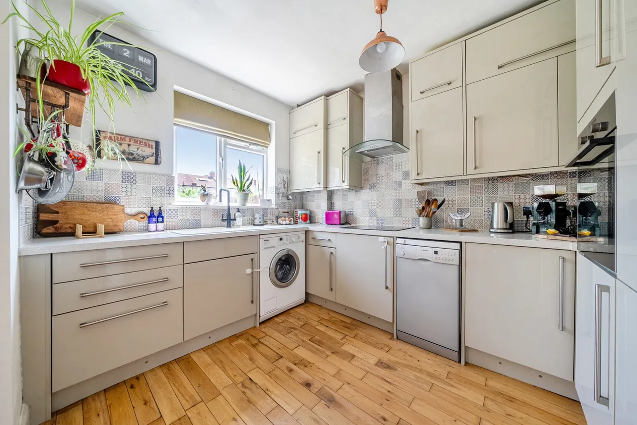 Milborough Crescent, SE12, photo 3