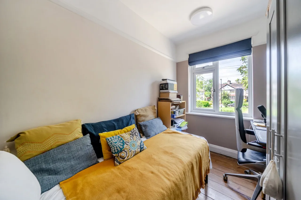 Milborough Crescent, SE12, photo 9