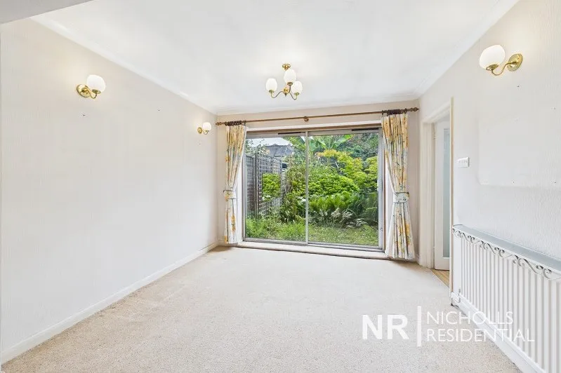 St Pauls Close, Chessington, KT9, photo 8