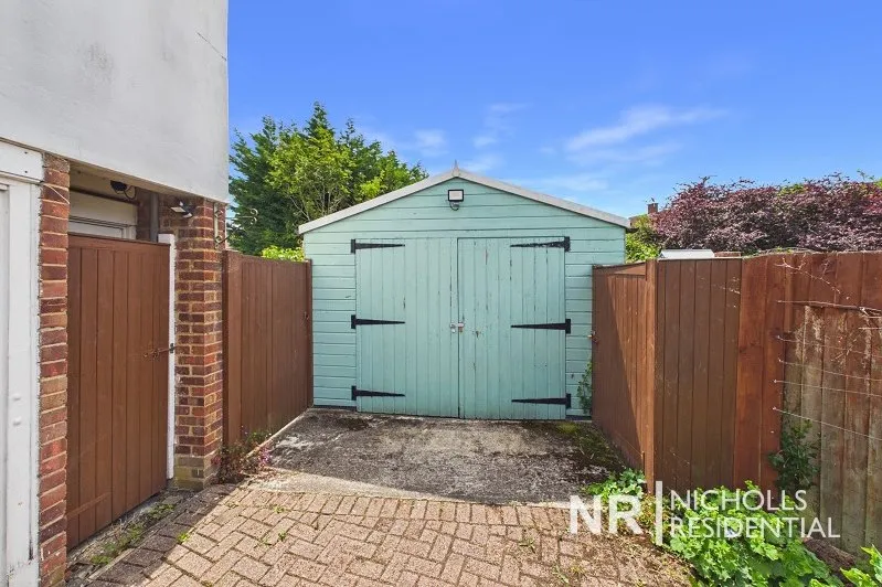 St Pauls Close, Chessington, KT9, photo 31