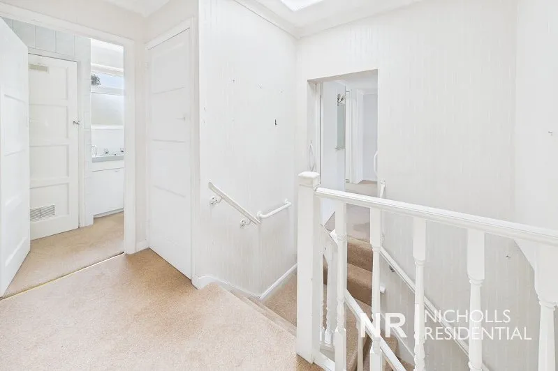 St Pauls Close, Chessington, KT9, photo 16