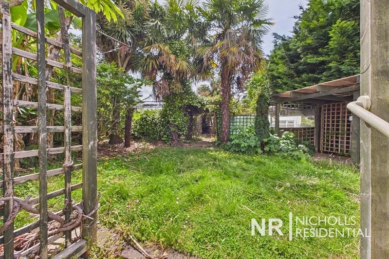 St Pauls Close, Chessington, KT9, photo 25